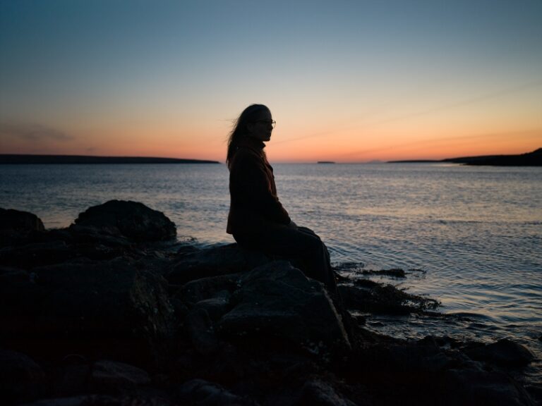 ZEISS_2024_IntegratedCampaign_SeniorMina_Beach (1)