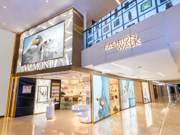 La Maison VALMONT Fashion Walk